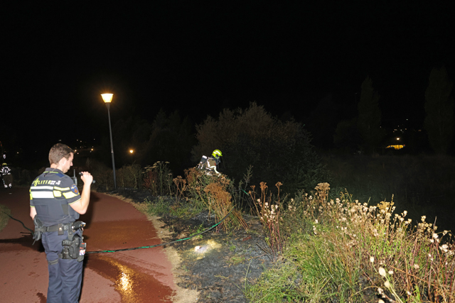 Metershoge vlammen bij bermbranden langs Gaardpad: Politie gaat uit van brandstichting