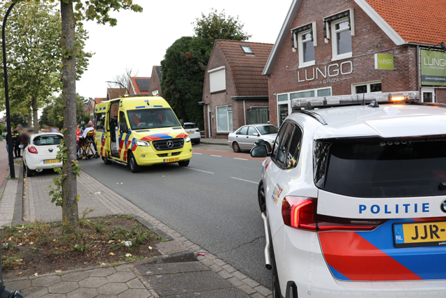 Jonge fietser naar ziekenhuis na harde botsing met auto op Burgemeester Smeelelaan