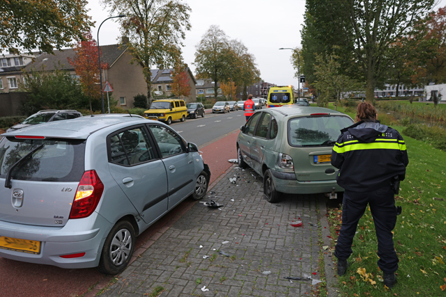 Botsing met drie auto’s bij Lidl aan Groen van Prinstererlaan: Eén gewonde