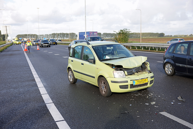 Kop-staartbotsing op A59 zorgt voor flinke file: Dagje Efteling in duigen door kop-staartbotsing