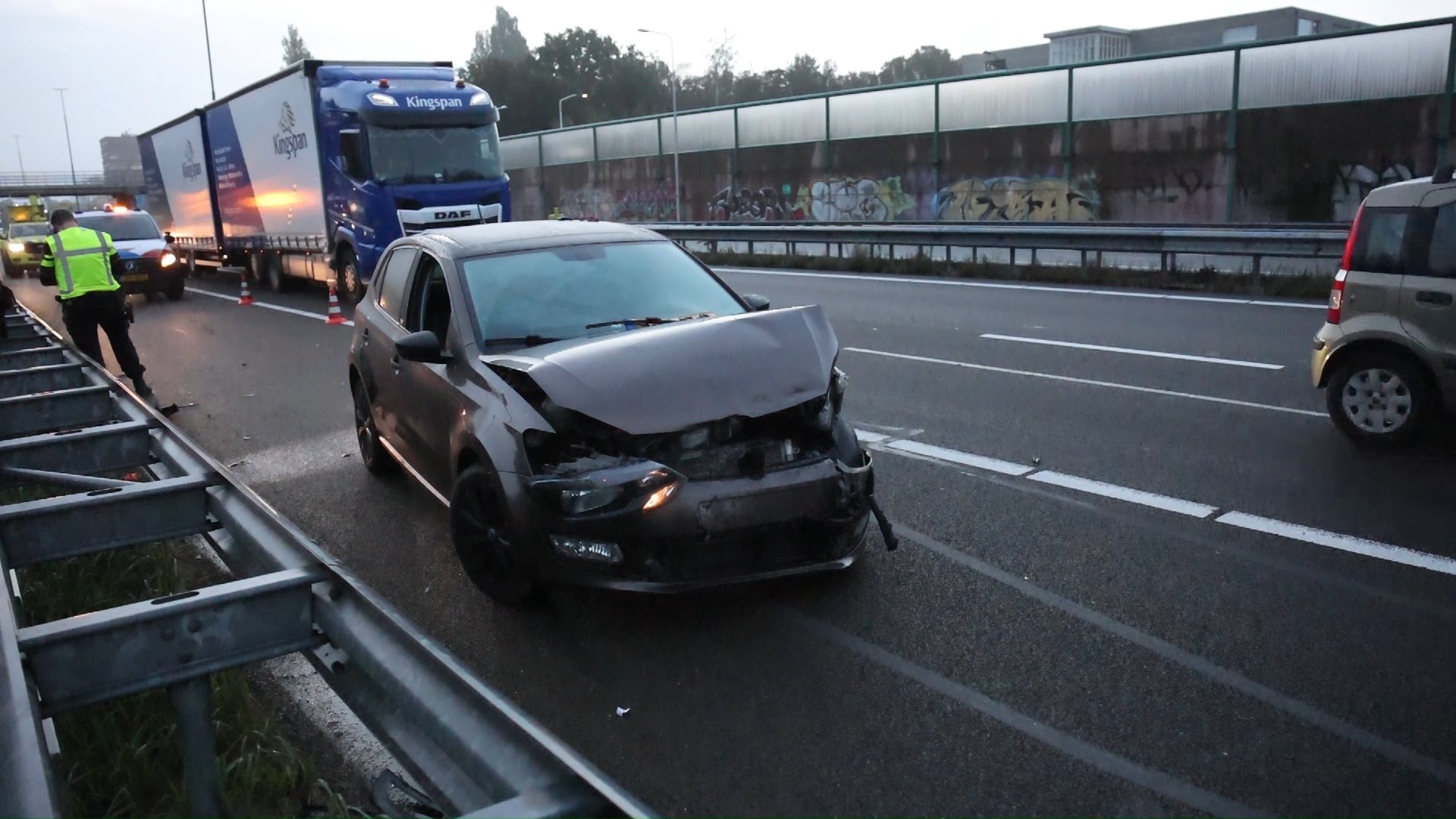 Flinke file door kop-staartbotsing op A59 bij Waalwijk: Auto’s getakeld